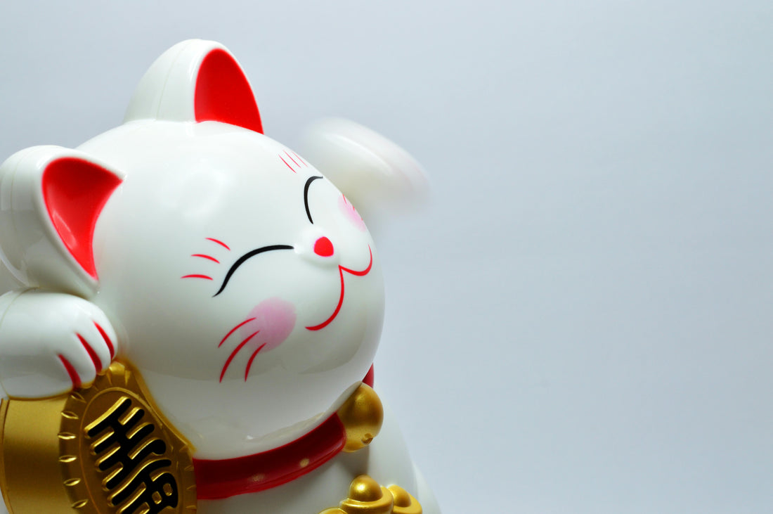Maneki Neko Guide: The Meaning Behind Lucky Cats’ Colors & Placement for Good Fortune