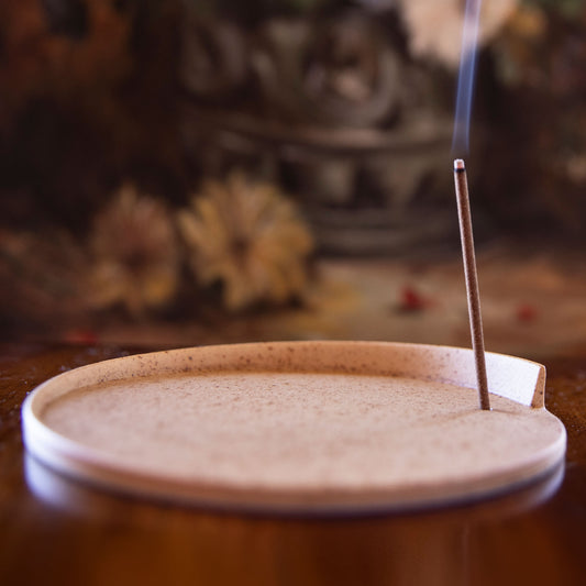 Chië 知恵 Ceramic Incense Holder