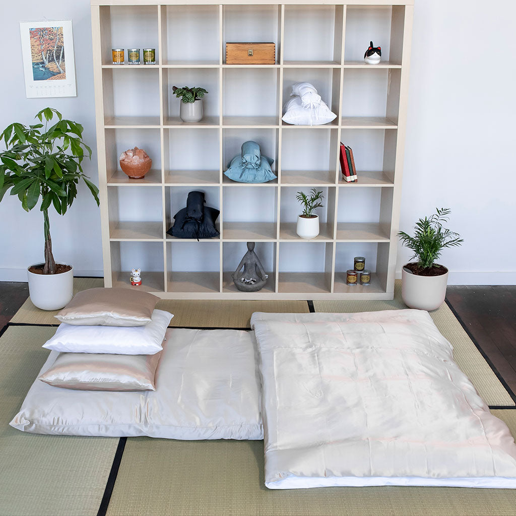 J-Life Shikifuton with Shiruku Silk Champagne Removable Cover