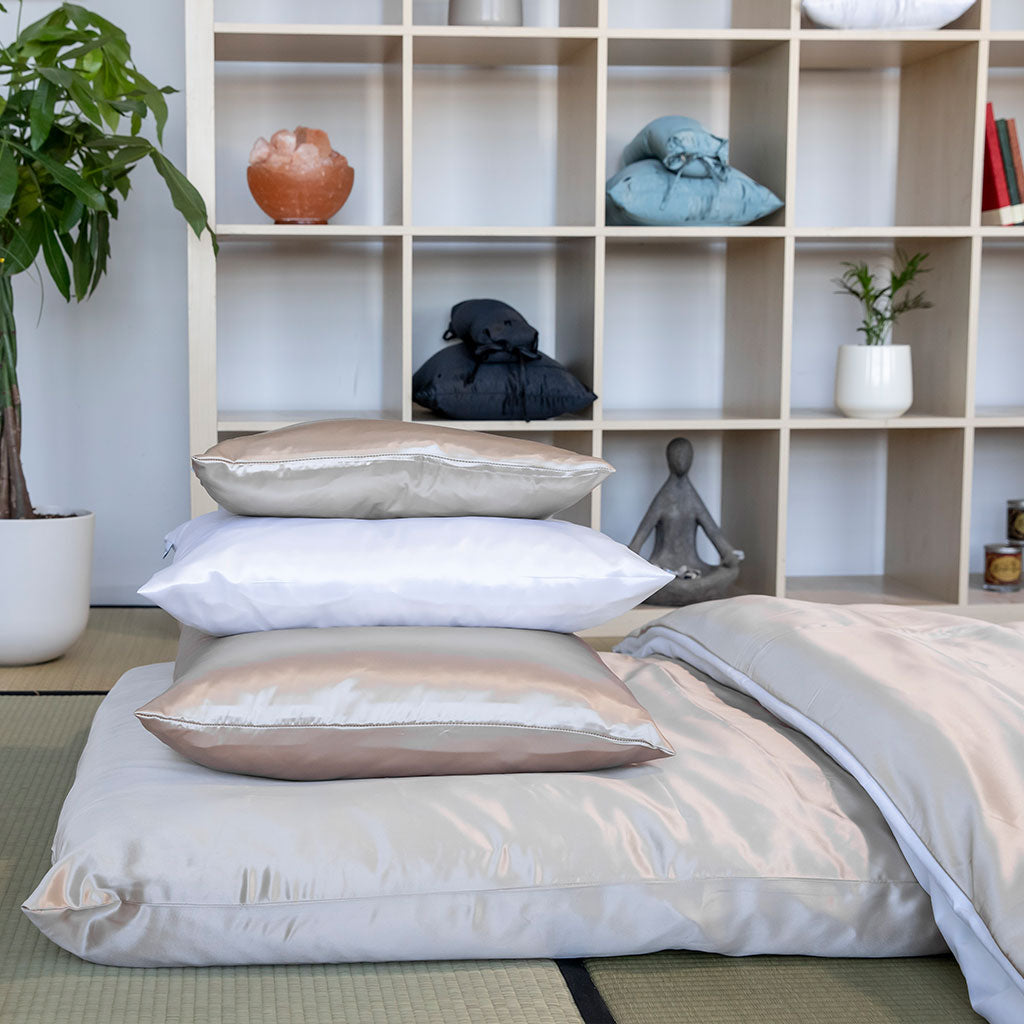 J-Life Shiruku Silk Champagne Pillowcase