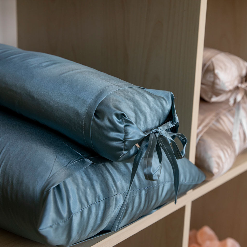 J-Life Shiruku Silk Arctic Buckwheat Hull Pillow