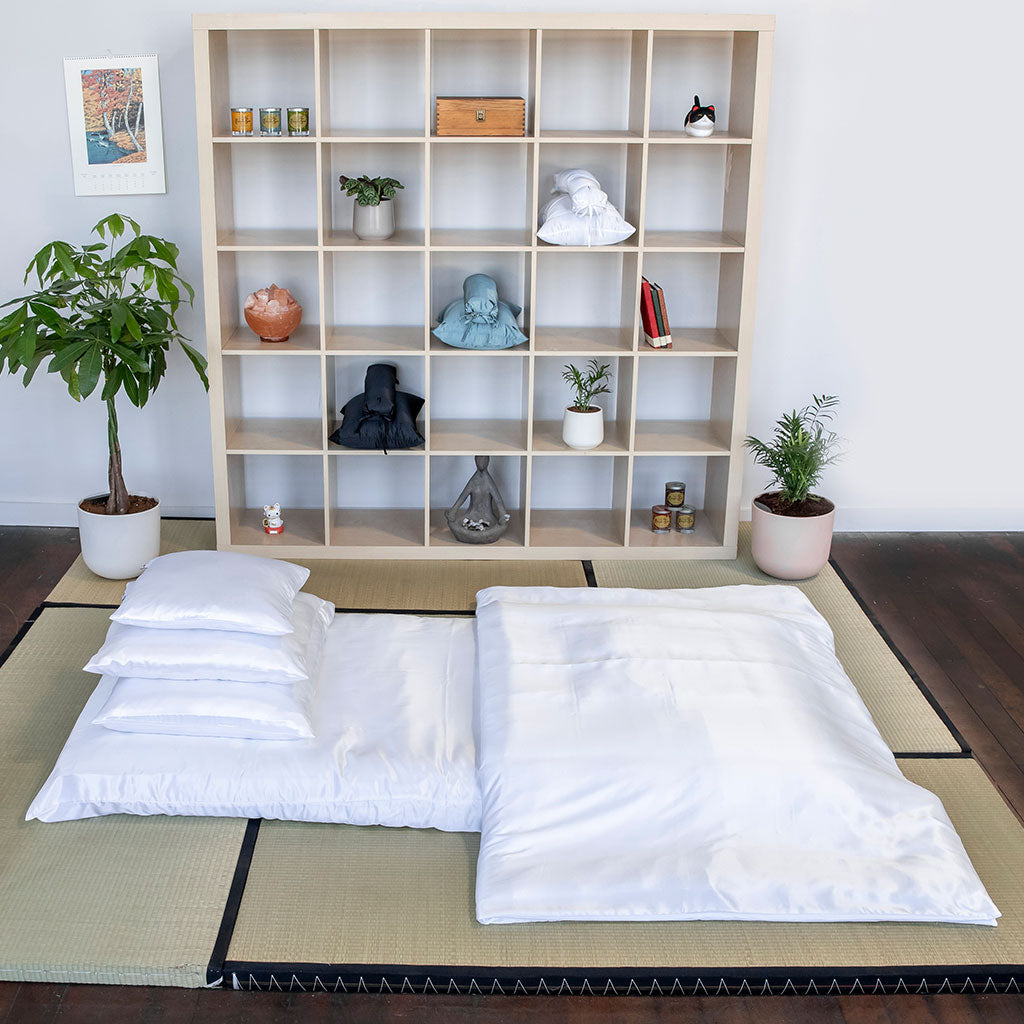 J-Life Shikifuton with Shiruku Silk Snow Removable Cover