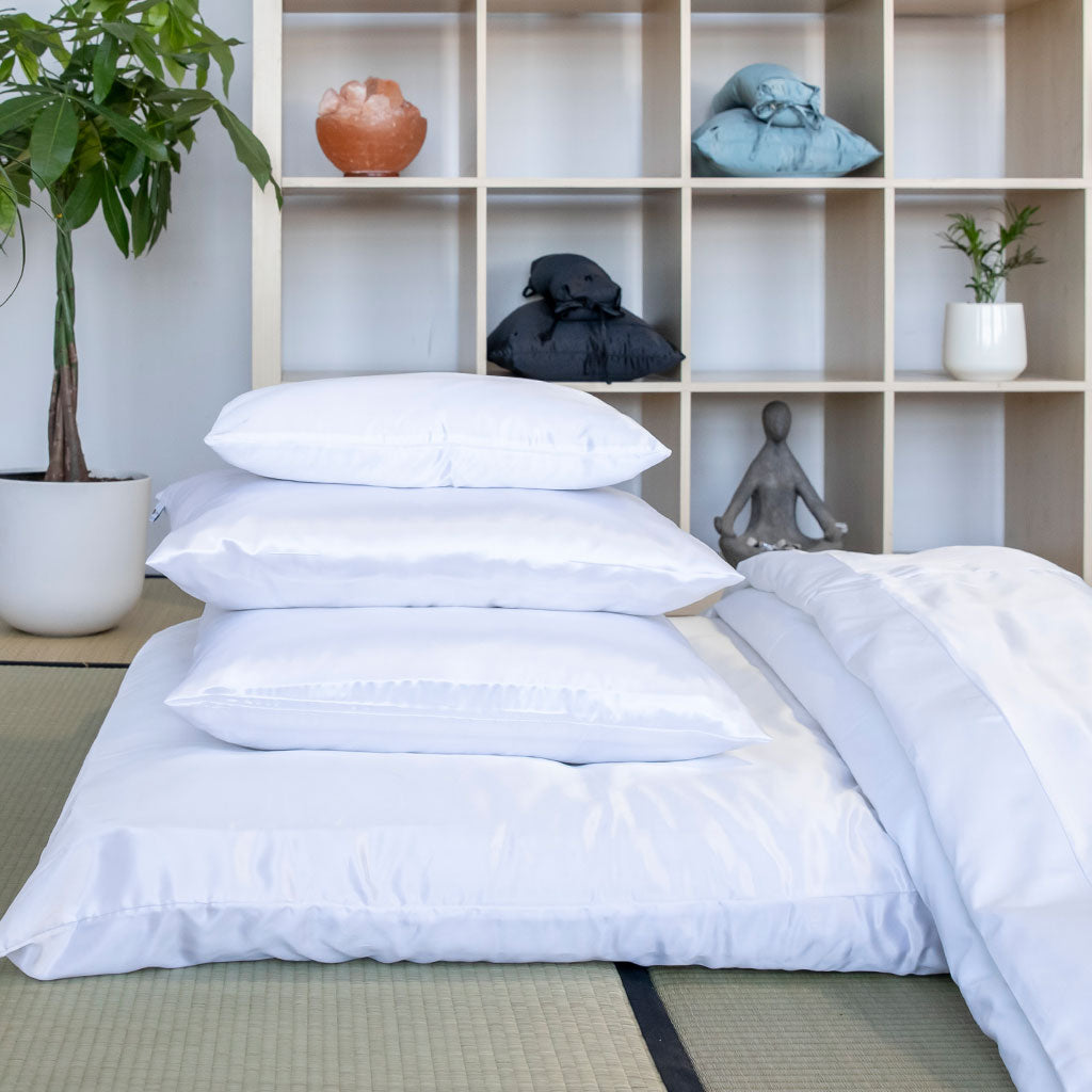 Shiruku Silk Snow Throw Pillow