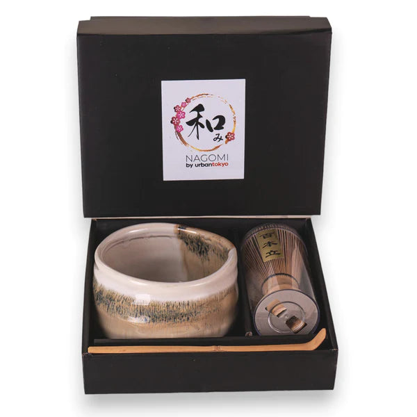 Matcha Gift Set in Beige: Ceramic Chawan, Bamboo Whisk & Spoon