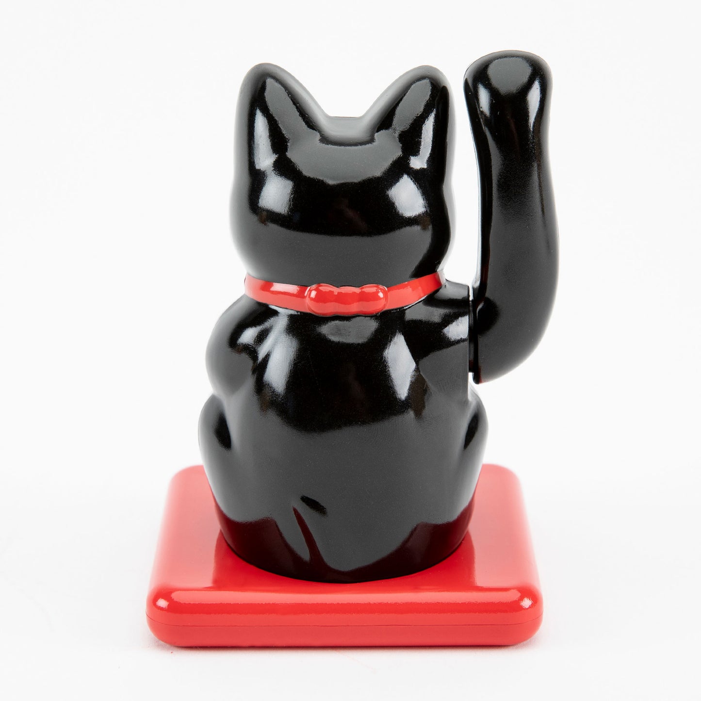 Waving Cat: Solar-Powered Maneki Neko