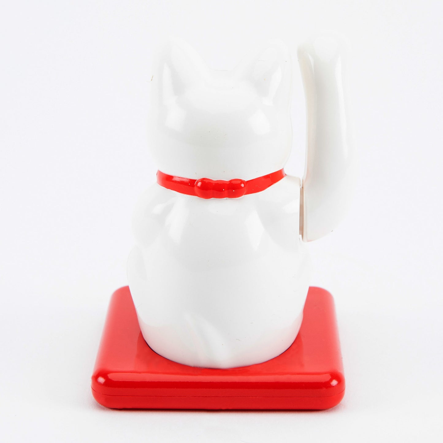 Waving Cat: Solar-Powered Maneki Neko