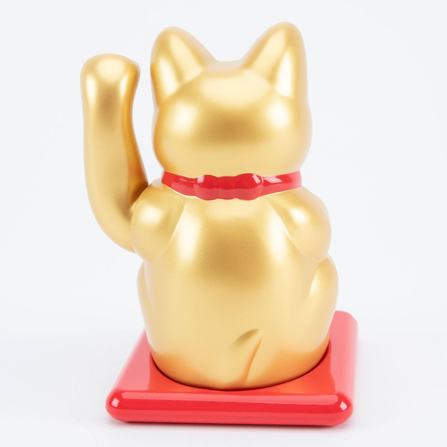 Waving Cat: Solar-Powered Maneki Neko