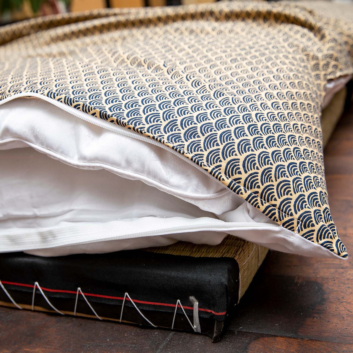 J-Life Nami Black Custom Kakefuton with Removable Cover_Kakefutons_Kakefuton with custom cover_Japan Tradition_Sleep System_Handmade__1__2__3