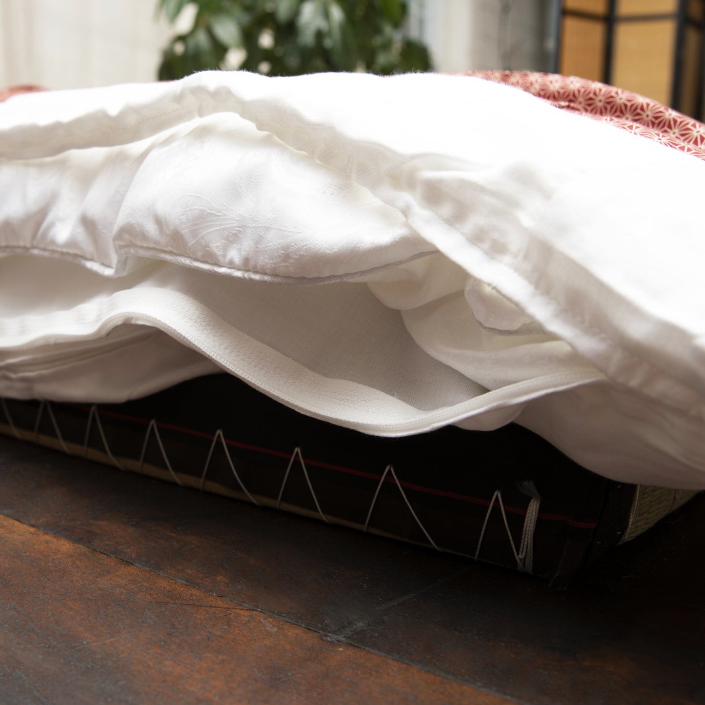 J-Life Asa No Ha Red Custom Kakefuton with Removable Cover_Kakefutons_Kakefuton with custom cover_Japan Tradition_Sleep System_Handmade__1__2__3__4