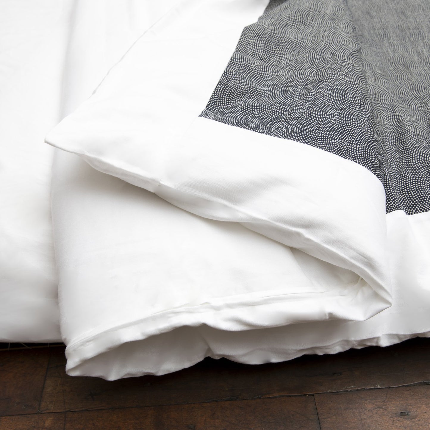 J-Life Toransu Navy Custom Kakefuton with Removable Cover_Kakefutons_Kakefuton with custom cover_Japan Tradition