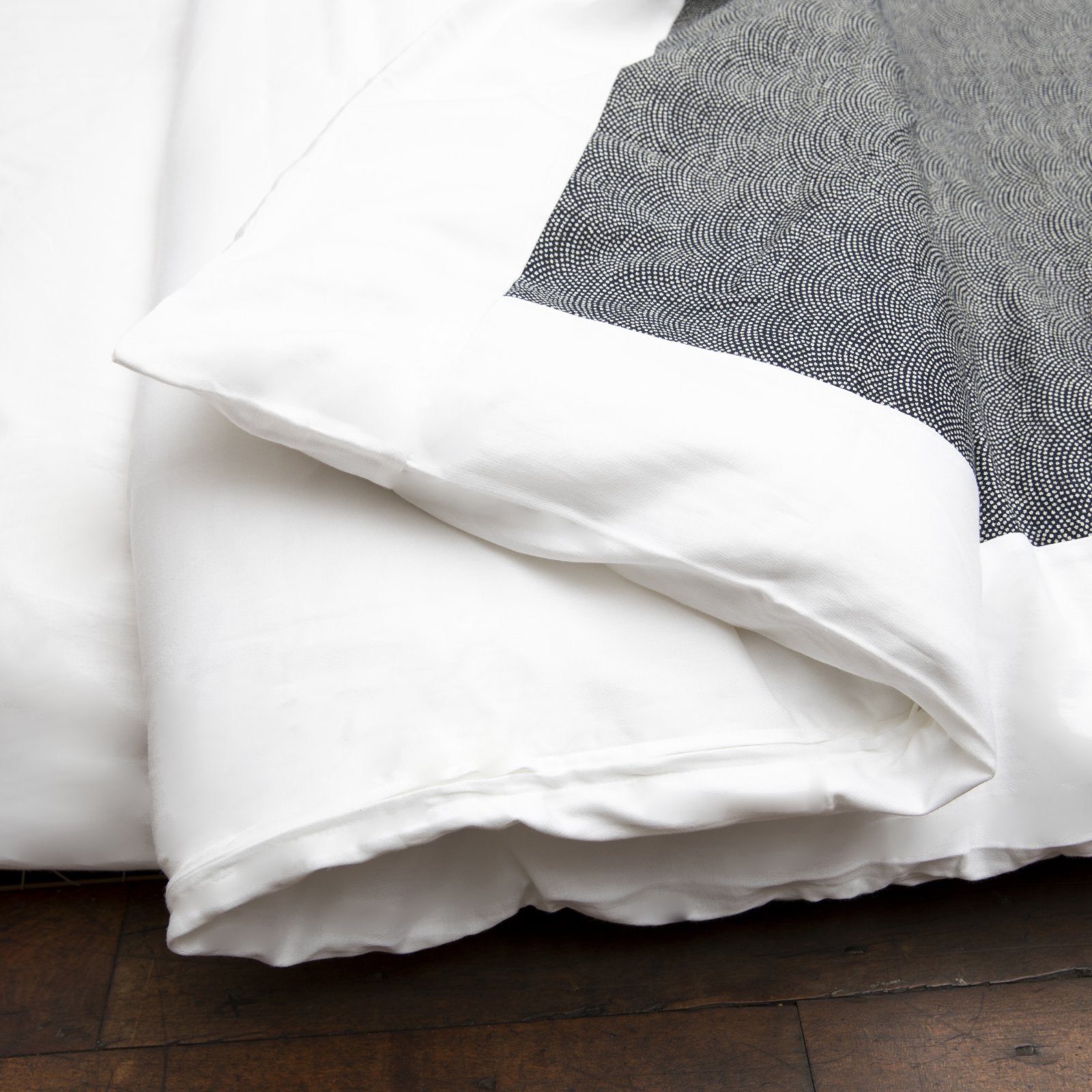 J-Life Toransu Navy Custom Kakefuton with Removable Cover_Kakefutons_Kakefuton with custom cover_Japan Tradition