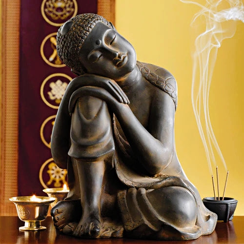 Small Garden Resting Buddha Sculpture_Lifestyle
