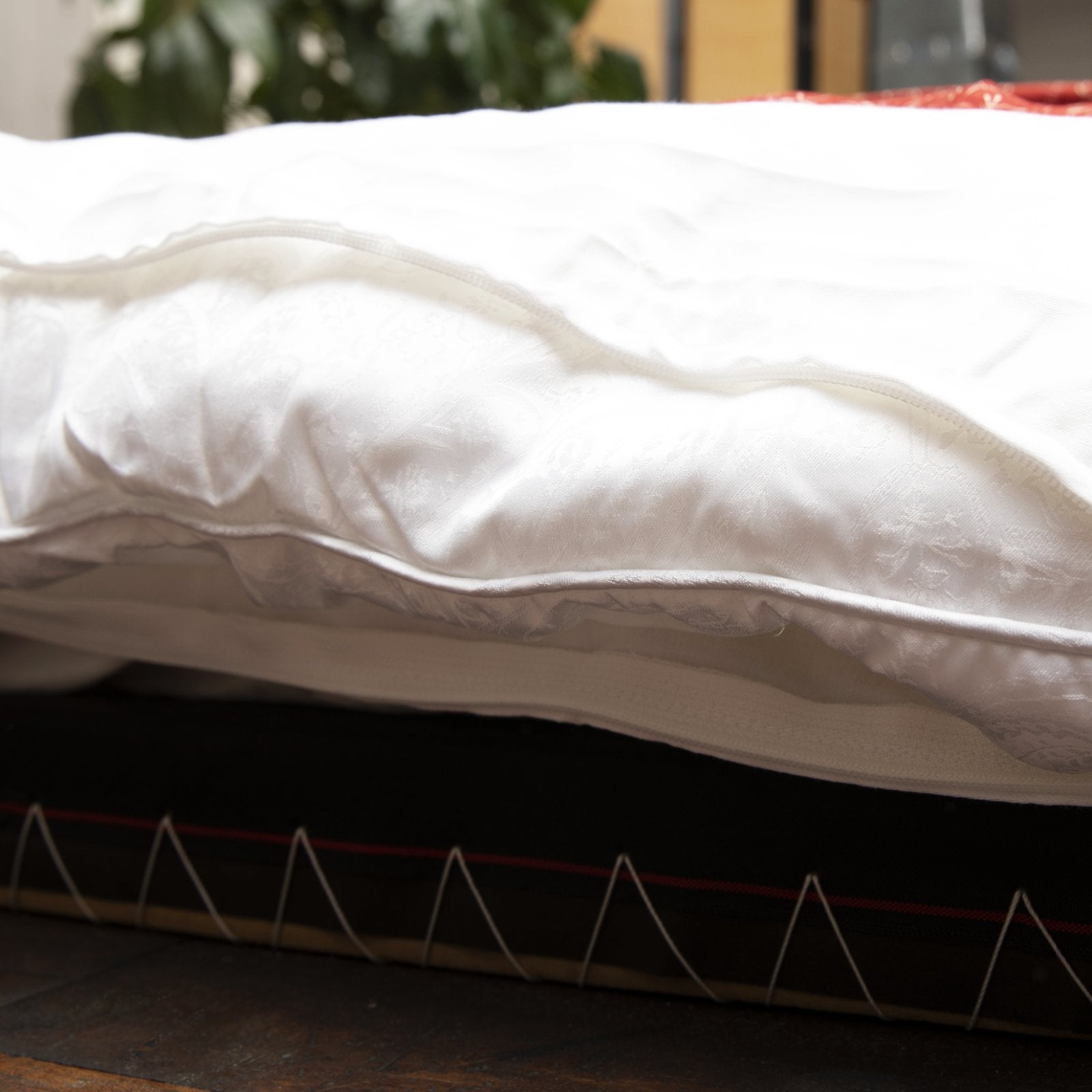 J-Life Tombo Red Custom Kakefuton with Removable Cover_Kakefutons_Kakefuton with custom cover_Japan Tradition_Sleep System_Handmade__1__2__3__4__5