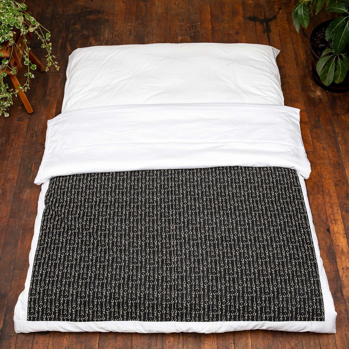 J-Life Kanji Black Custom Kakefuton with Removable Cover_Kakefutons