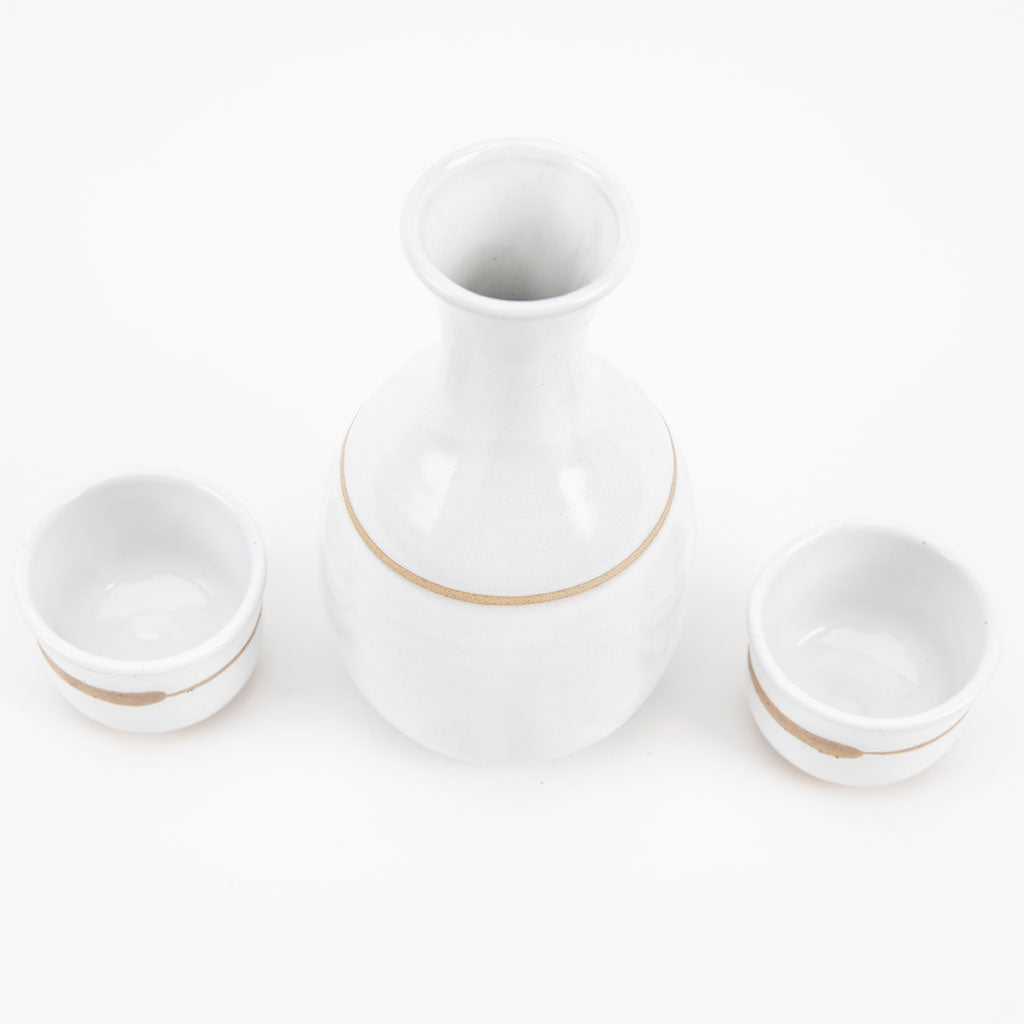 Sake Set: Tokkuri 徳利 and Two Sake Cups