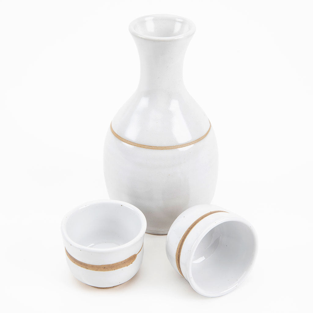 Sake Set: Tokkuri 徳利 and Two Sake Cups