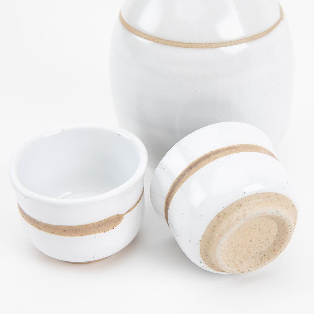 Sake Set: Tokkuri 徳利 and Two Sake Cups