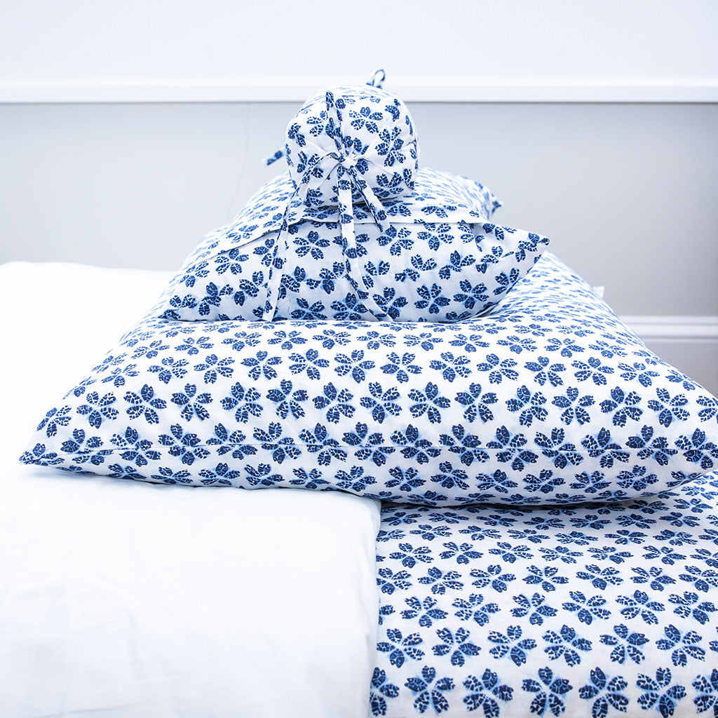 J-Life Plum Blossom Navy Pillowcase