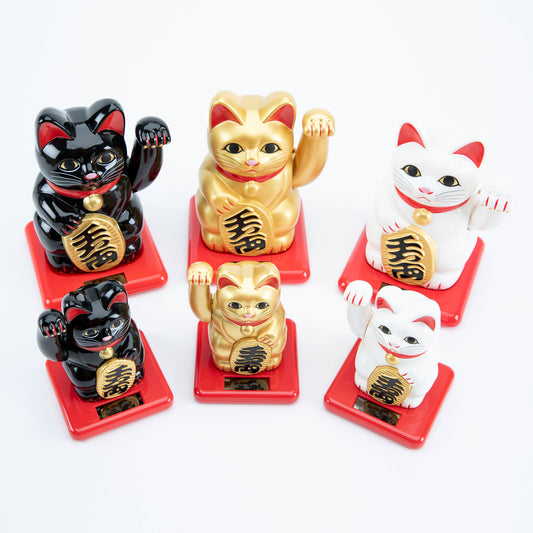Waving Cat: Solar-Powered Maneki Neko