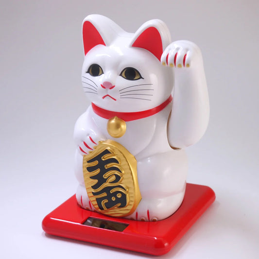 Waving Cat: Solar-Powered Maneki Neko