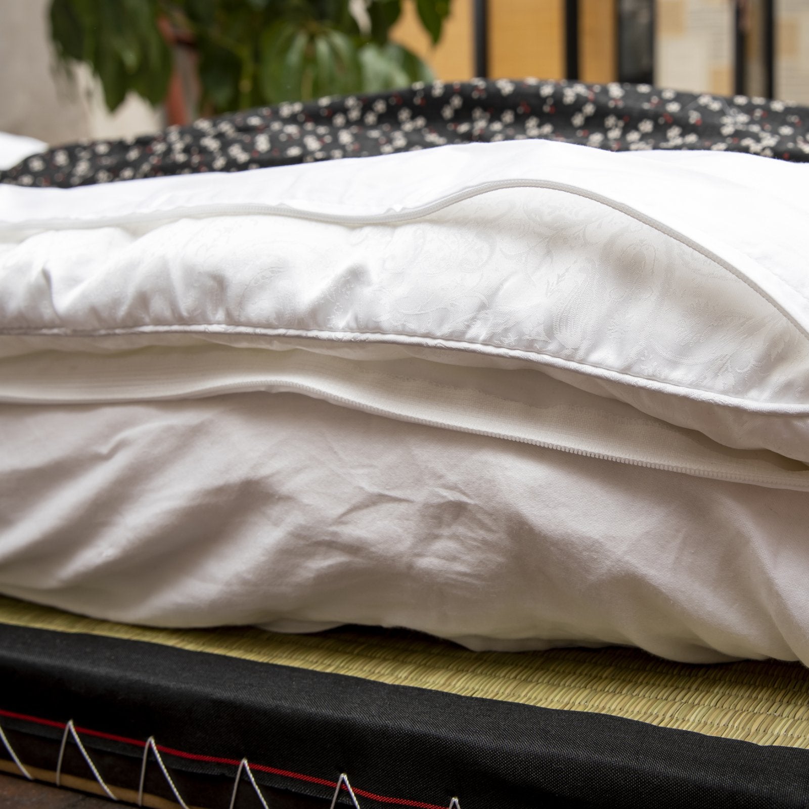 Sakura Charcoal Custom Kakefuton with Cover | Jlife – J-Life International