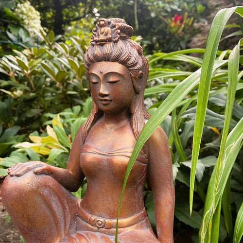 Quan Yin Royal Ease Garden Sculpture_Lifestyle