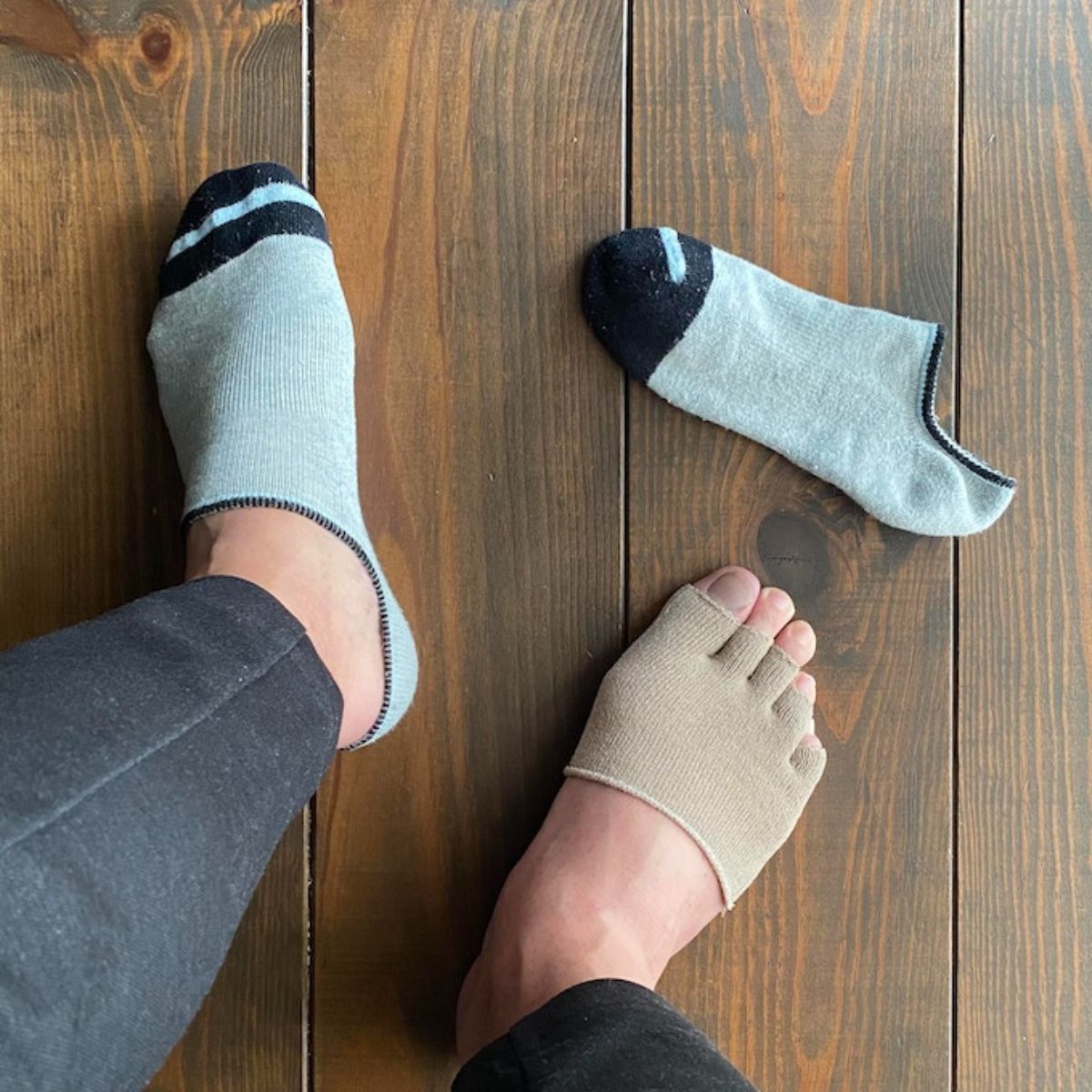 Anti-Odor Moisture-Wicking Toeless Socks_Lifestyle