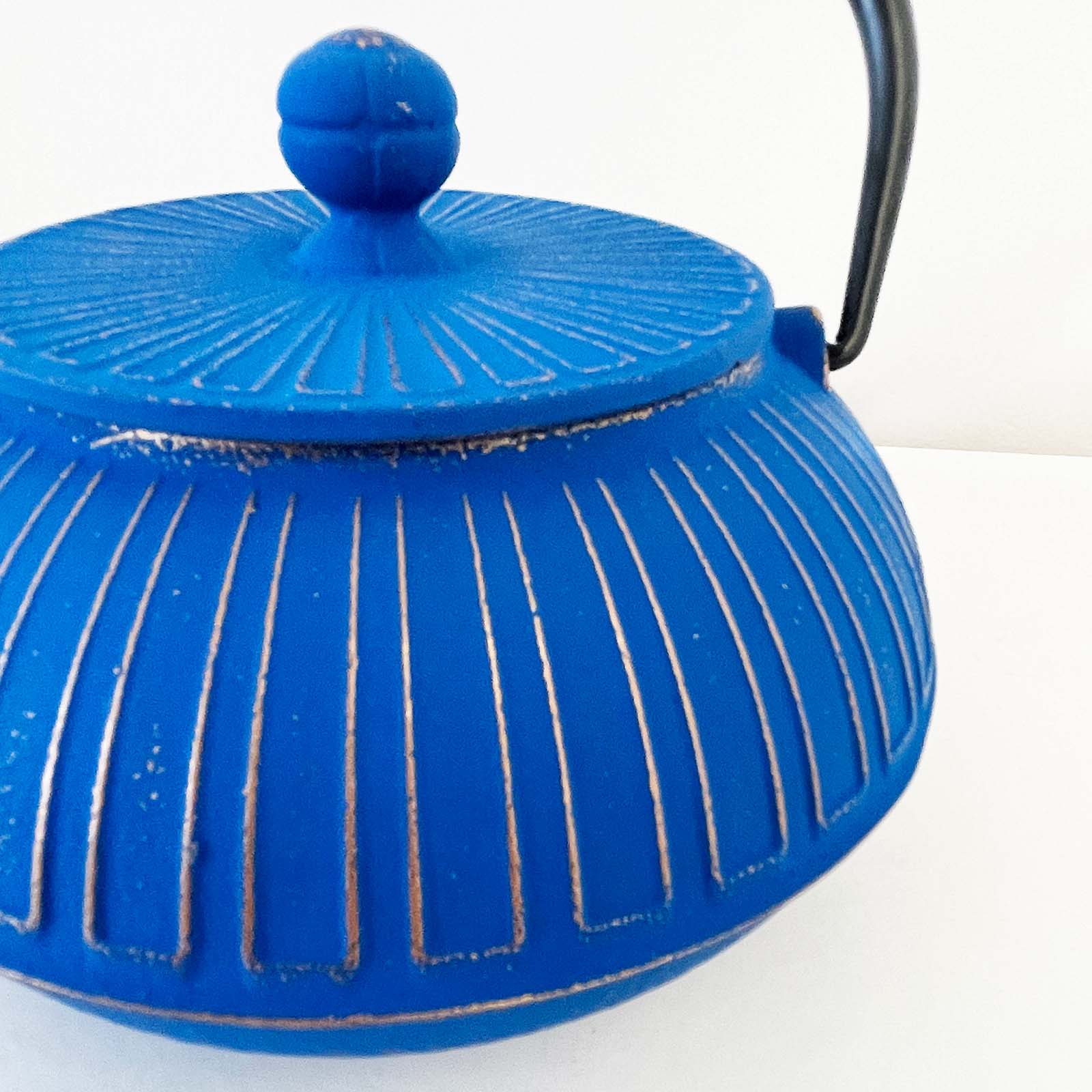 Blue and Gold Cast Iron Teapot_Lifestyle_Dining_Japanese Home_Traditional_1_2