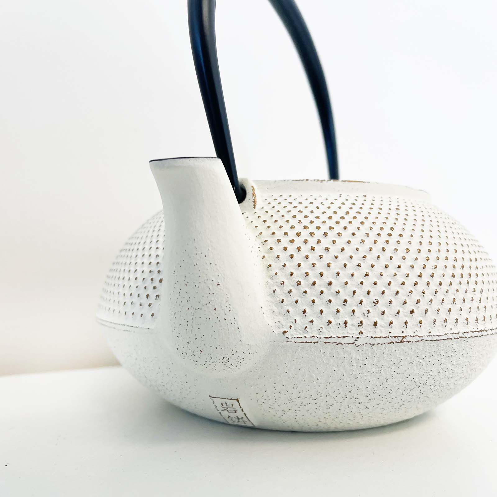 White Cast Iron Teapot_Lifestyle_Dining_Japanese Home